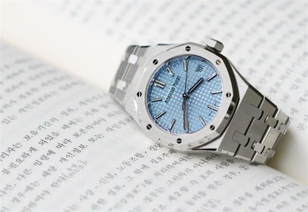 爱彼手表表壳坏了处理技巧(图) 爱彼手表表壳坏了处理技巧(图)