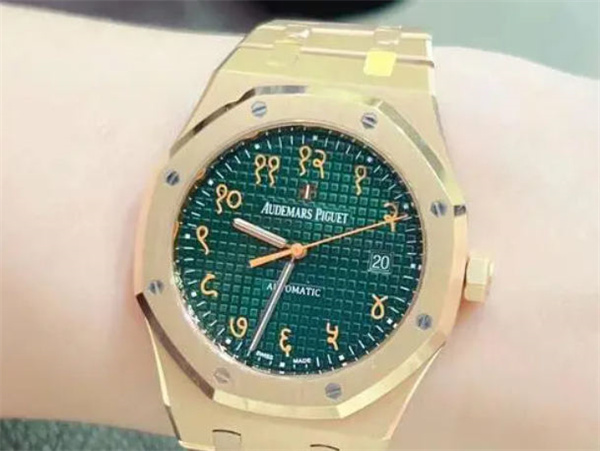 爱彼表壳有划痕解决方法(图) 爱彼表壳有划痕解决方法(图)