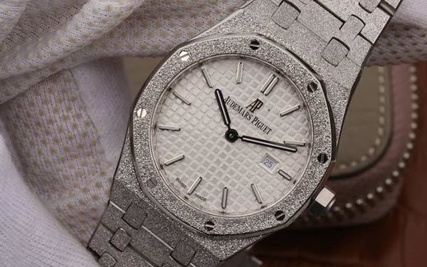 爱彼手表机芯生锈了原因是什么(图) 爱彼手表机芯生锈了原因是什么(图)