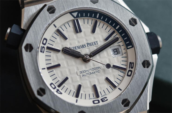 爱彼手表表壳坏了如何解决(图) 爱彼手表表壳坏了如何解决(图)