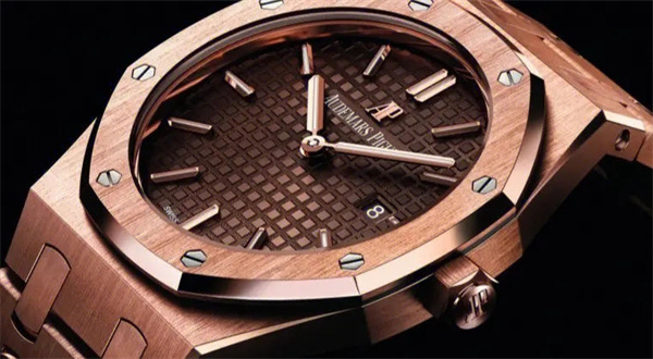 爱彼手表进水了解决技巧(图) 爱彼手表进水了解决技巧(图)